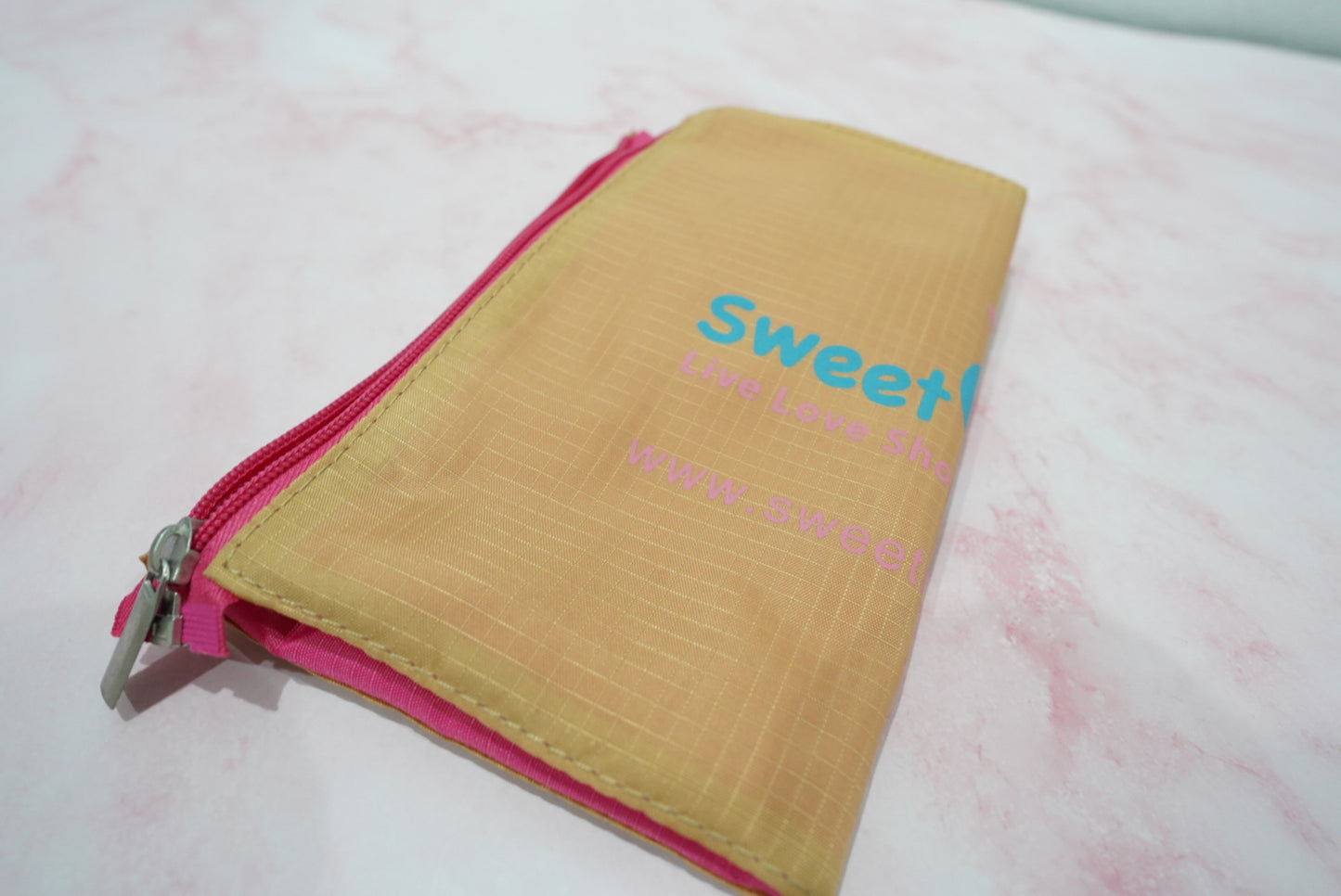 Foldable Travel Tote with Top Zipper