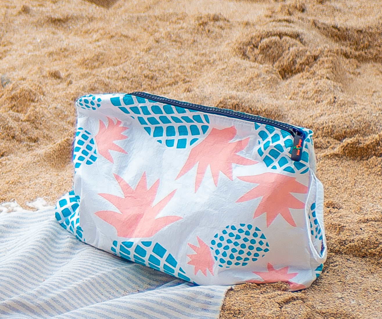 Splash Proof Clutch - Pineapple